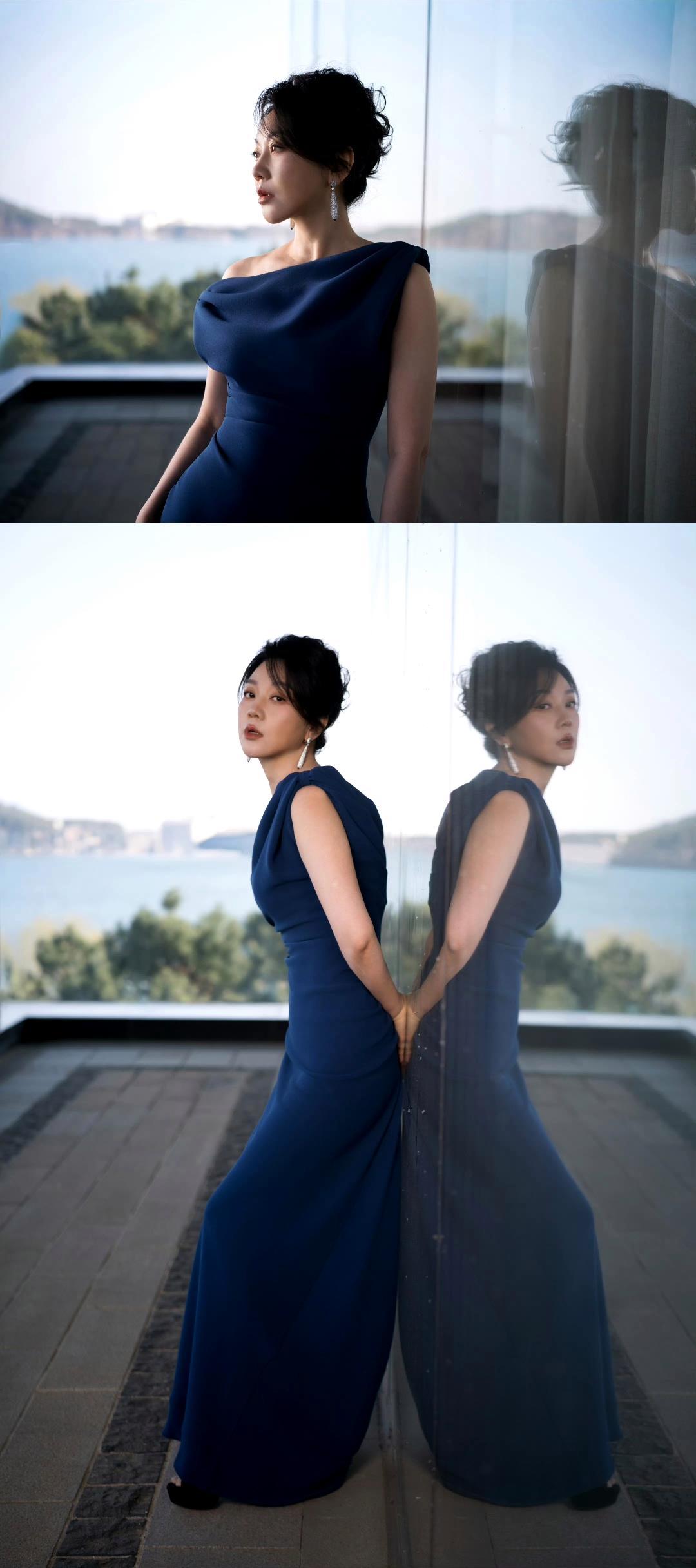 闫妮藏青蓝礼服造型释出，优雅大气太有韵味✨

一袭藏青色斜肩礼服勾勒出温婉曲线，