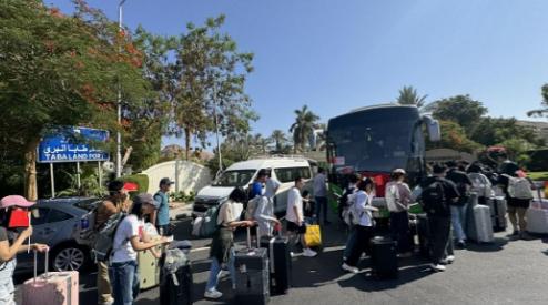 至少有11个国家正在从以色列快速撤离本国公民，包括中国、印度、俄罗斯、美国、英国