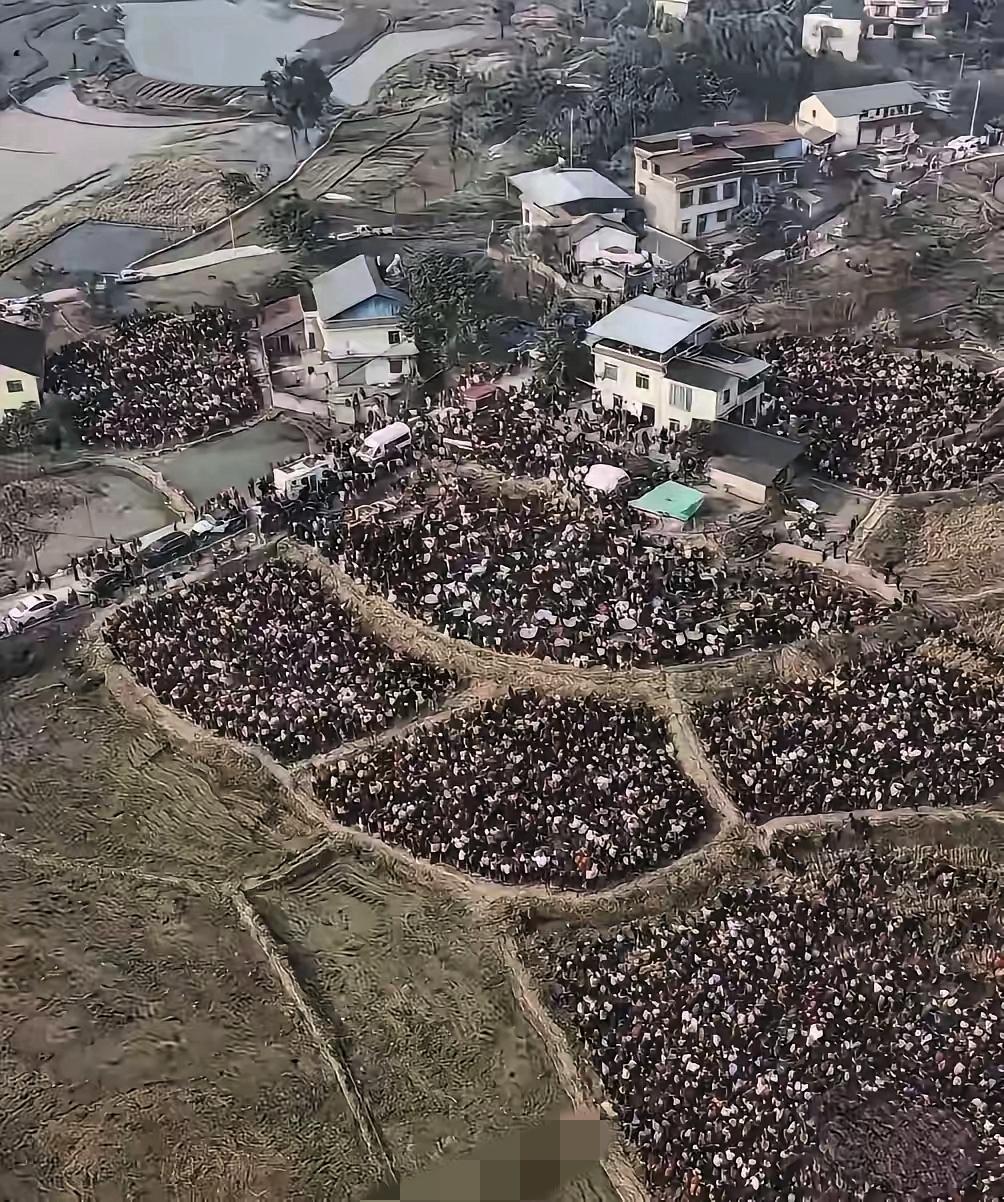 合川这波操作直接封神！300桌流水席从村头摆到村尾，免费吃到正月十五的承诺也太顶