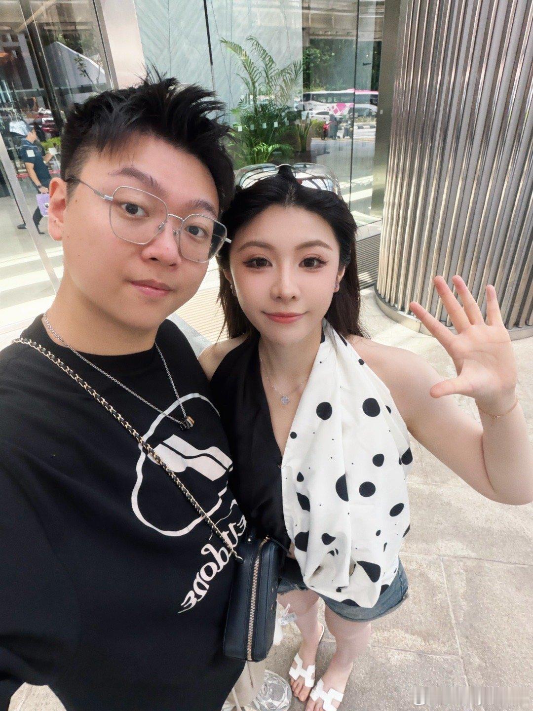 吉隆坡Day2吃了超超超长的饼还吃了超超超苦的榴莲和超超超高的双子塔合了影 