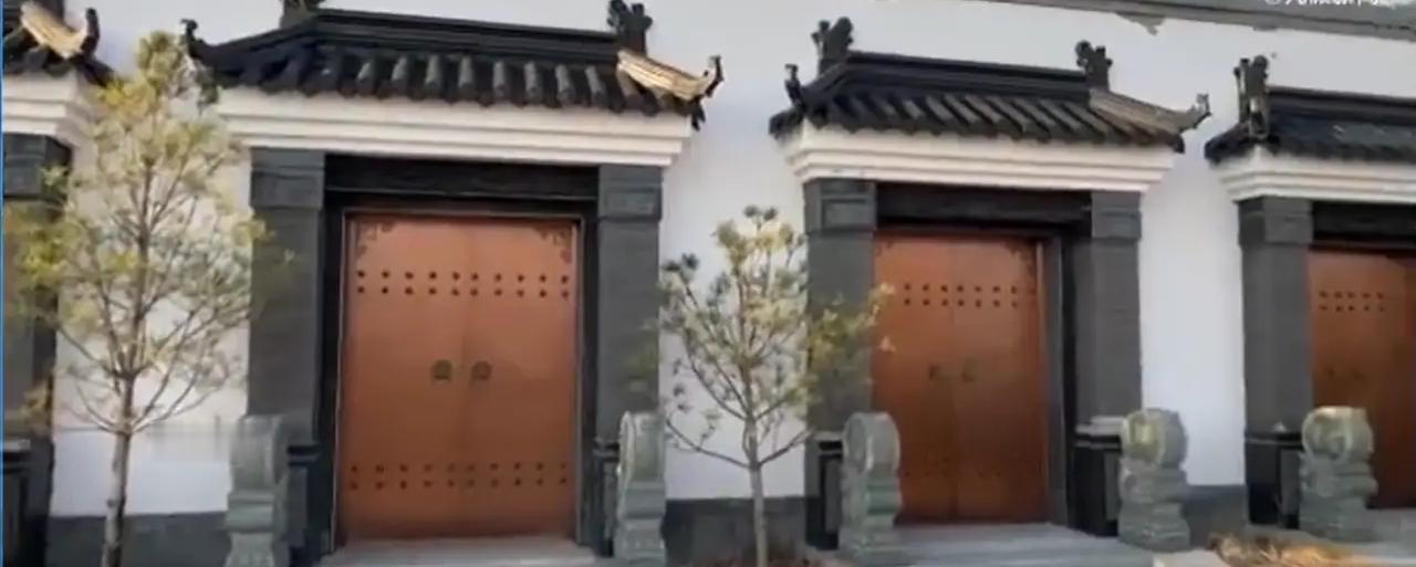 吉林伊通的长庚生态园整出了大动静，惊现200万豪华住宅式墓地。这生态园原本宣称开