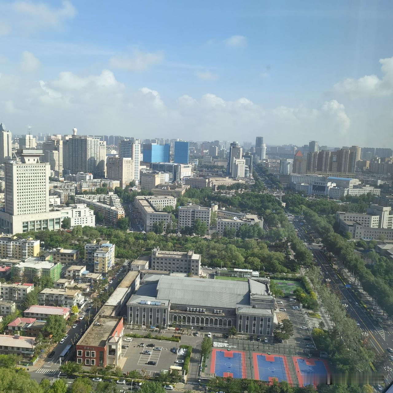 八零后最让人破防的一生：孝顺父母，包容孩子，唯独亏待自己。
 
看到一句话，瞬间