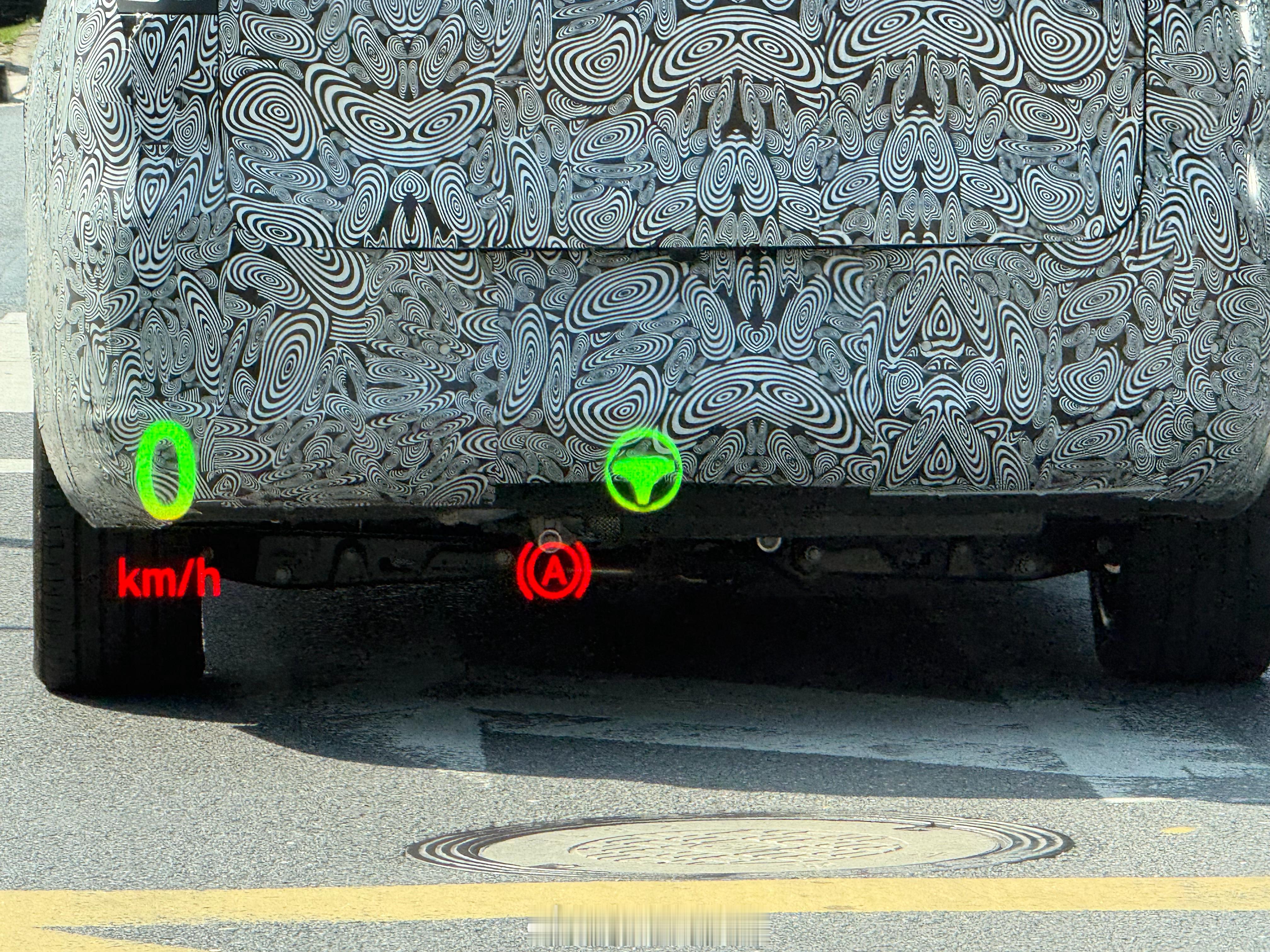 智己 LS9 下周就要发布了，之前遇到测试车，看了一下后悬还是用了钢，并没有因为