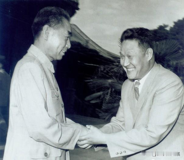 1959年6月17日，​下午，​周恩来总理在中南海西花厅会见朝鲜内阁副首相郑一龙