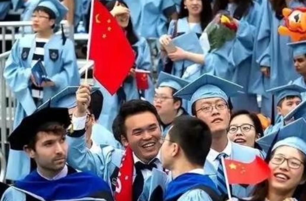 美国人直言不讳：“中国要是真行，怎么还有人挤着移民美国？”

其实华人移民从不是