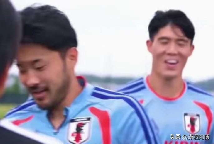 中国球迷穿日本球衣为日本队加油助威，你怎么看待？
美加墨足球世界杯看见了一些中国