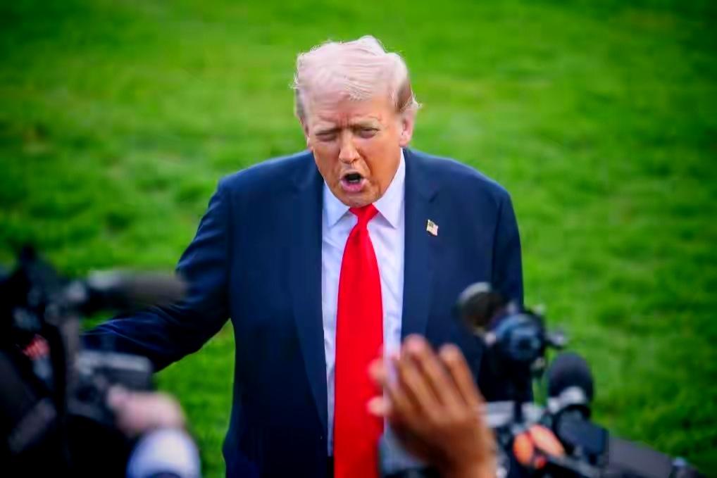 特朗普放狠话：停火一停，接着炸伊朗

美国总统特朗普21号又发话了。他说22号停