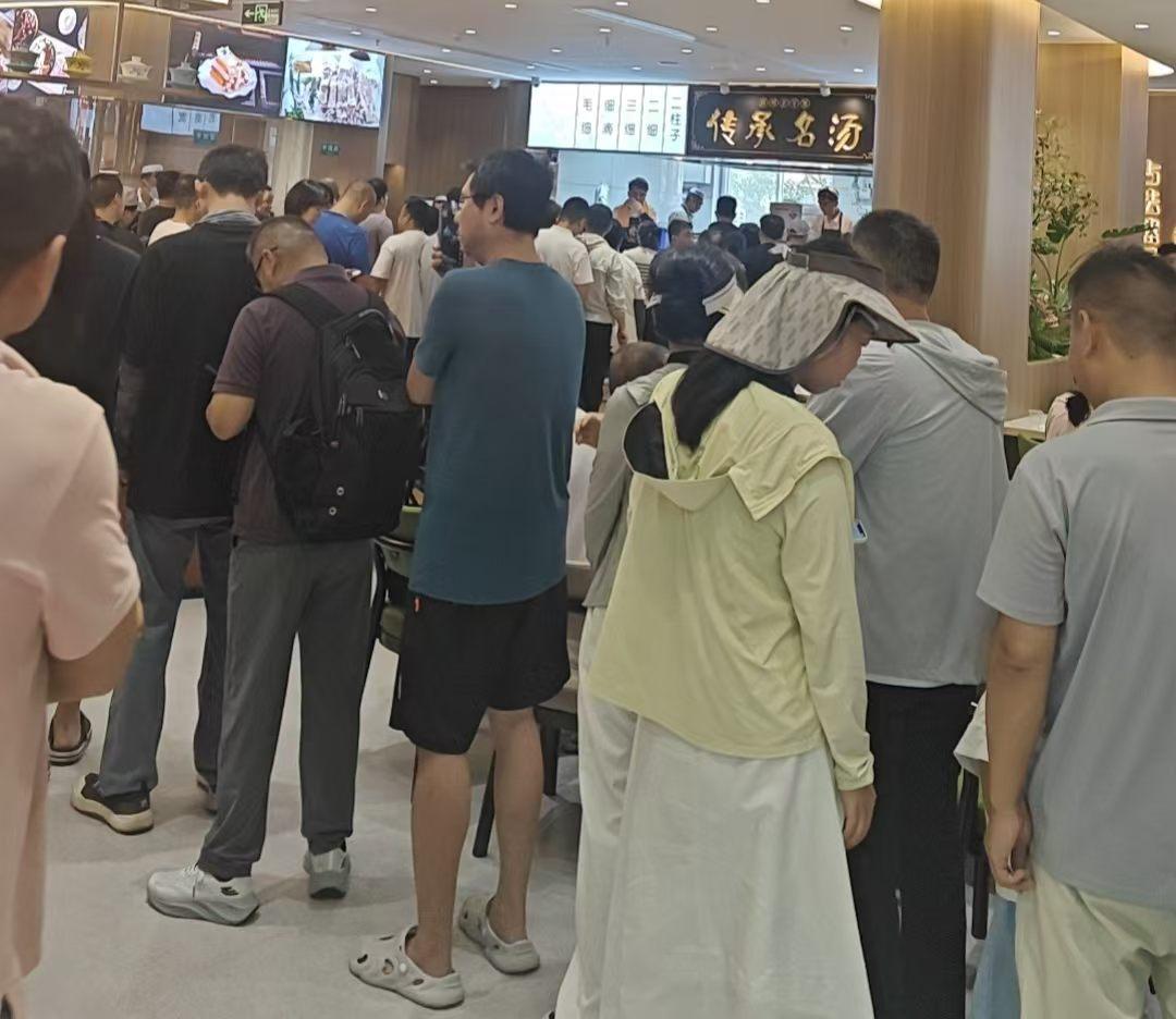 你说餐饮难干吧，总有人脱颖而出。