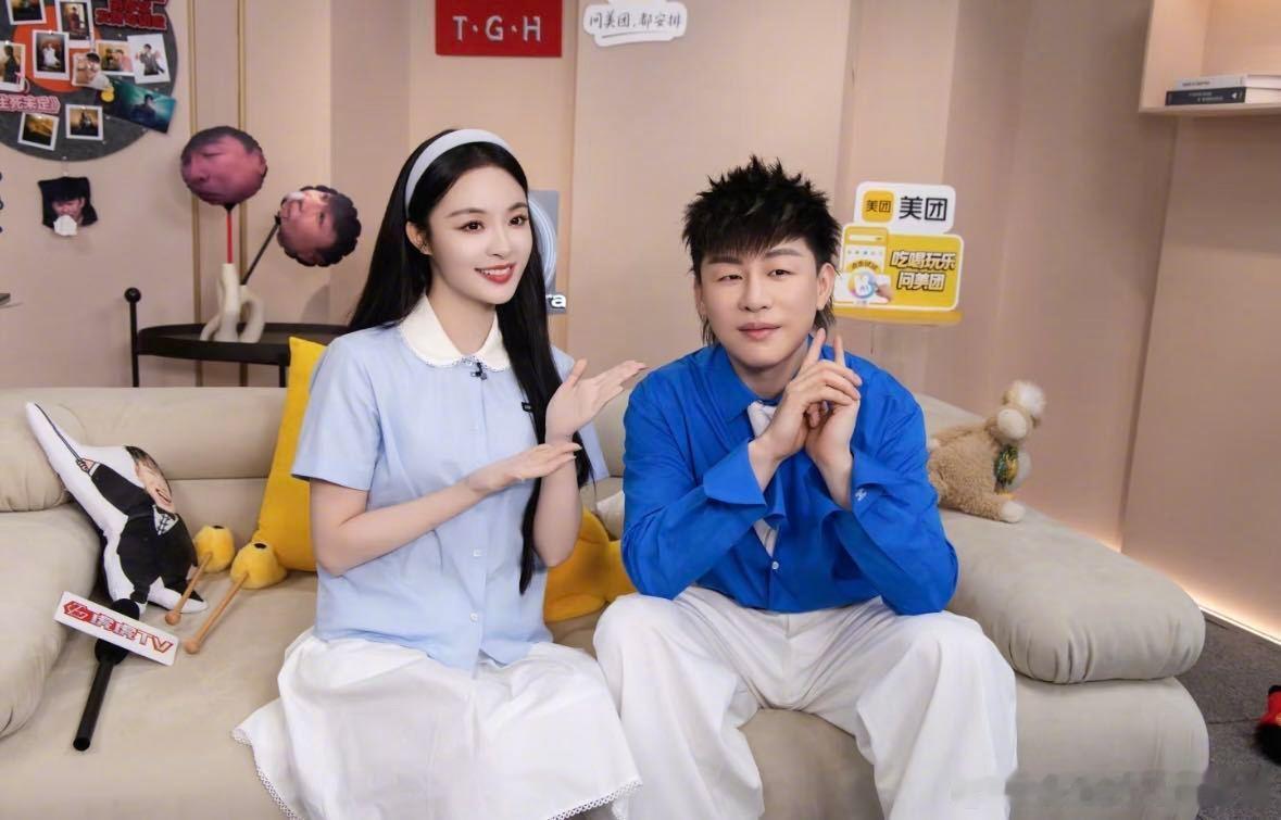 李莎旻子为胡彦斌庆生歌手2026 竞演压力之下难得的温馨时刻，李莎旻子的祝福抚平