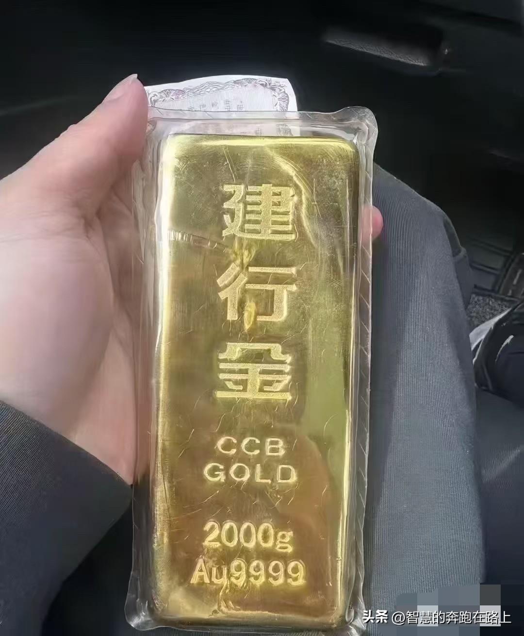 金价猛涨 
原生家庭又开始痛了 
质问爹妈为什么没从小为我囤黄金存嫁妆？让我的人
