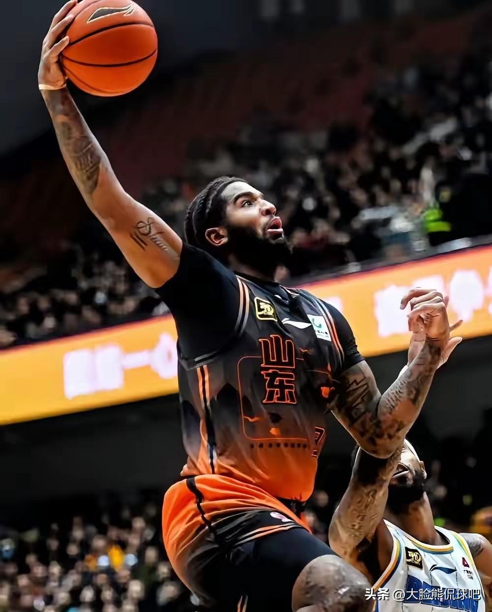 克里斯不再代表山东男篮打比赛？真的假的？
今天传来山东男篮一则消息，让人将信将疑