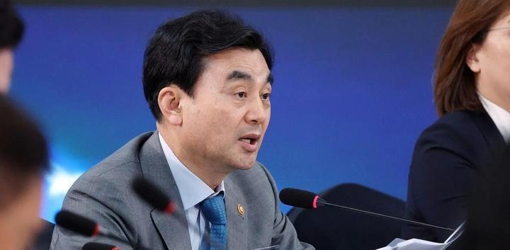 韩国国防部最近抛出一颗重磅炸弹——三年之内，要给本国军队配齐11万架无人机。这数