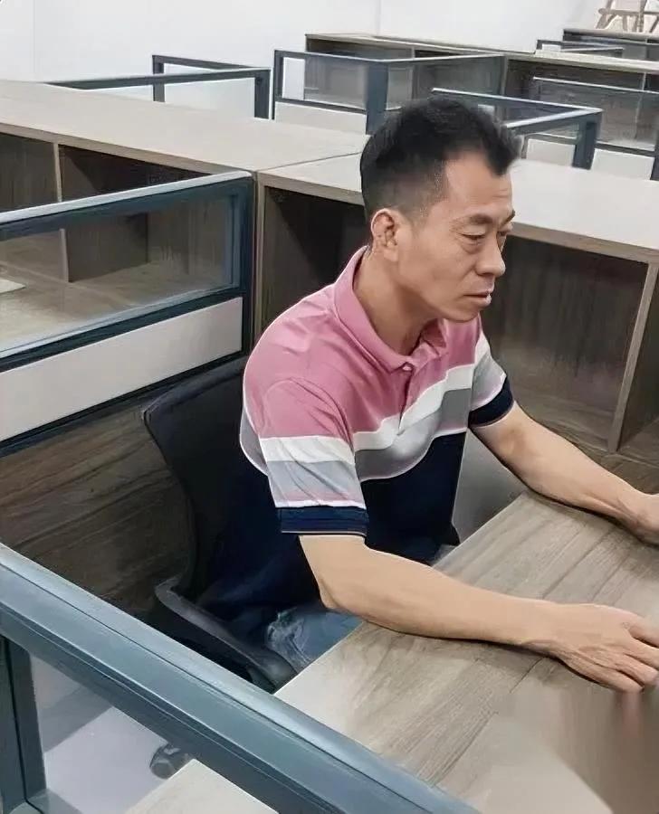 程厂长在柬埔寨栽了——

不是被坑，是管不了人。

他在国内那套“逼工人加班”的