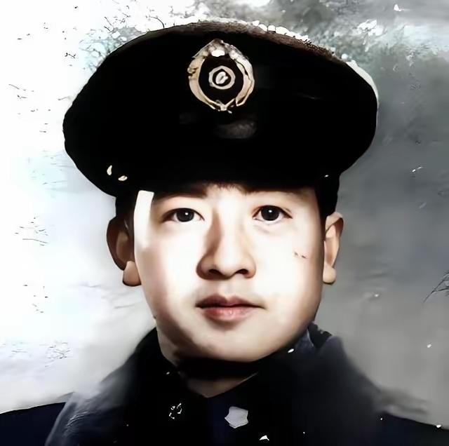 烽火姻缘：1945年重庆的一场命运邂逅
 
1945年深秋，马步芳的独子马继援被