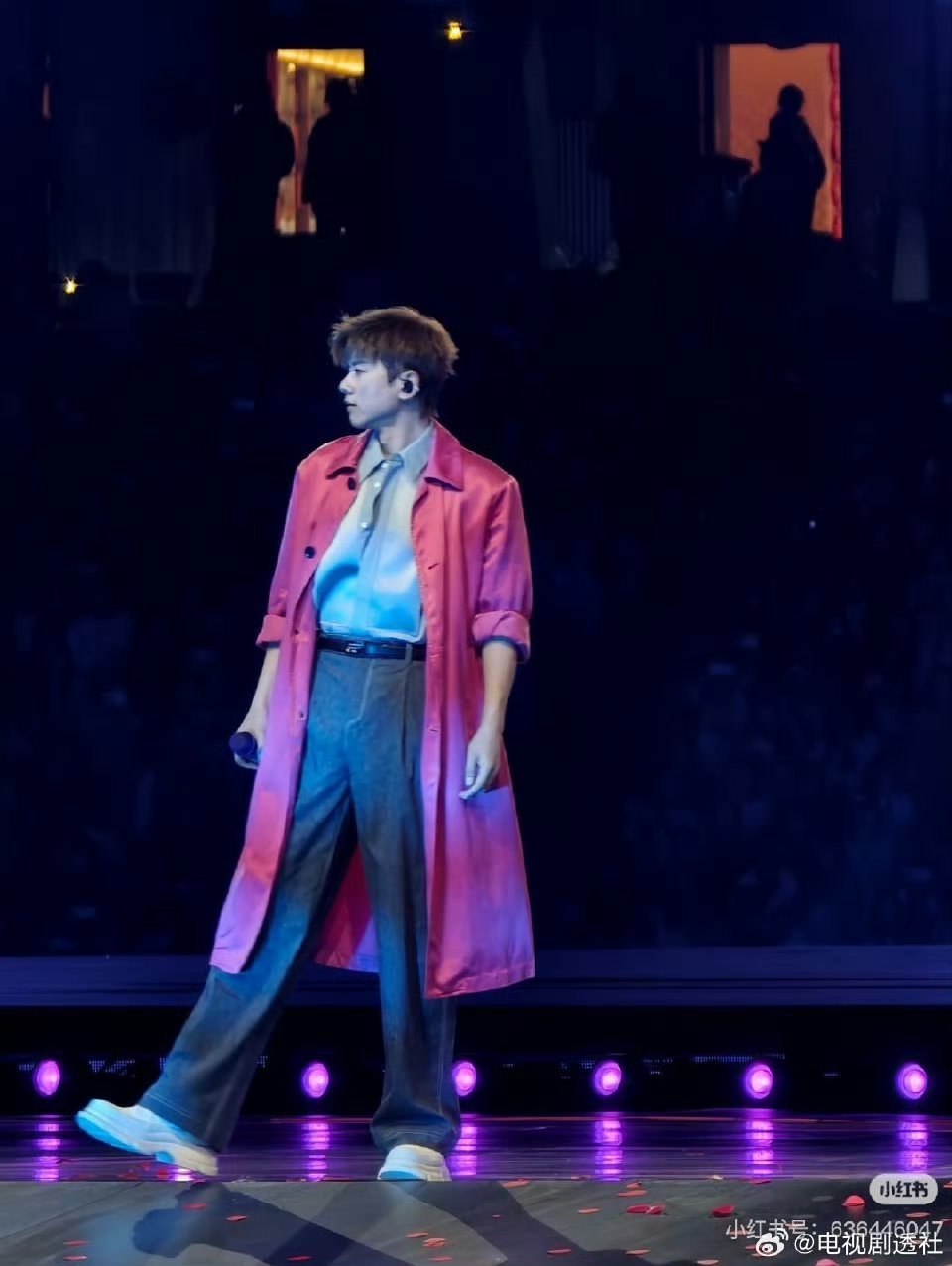 张杰的鸟巢舞台是史诗级的✨谁懂啊!张杰鸟巢舞台直接把浪漫与震撼拉满!绝美金蓝光束