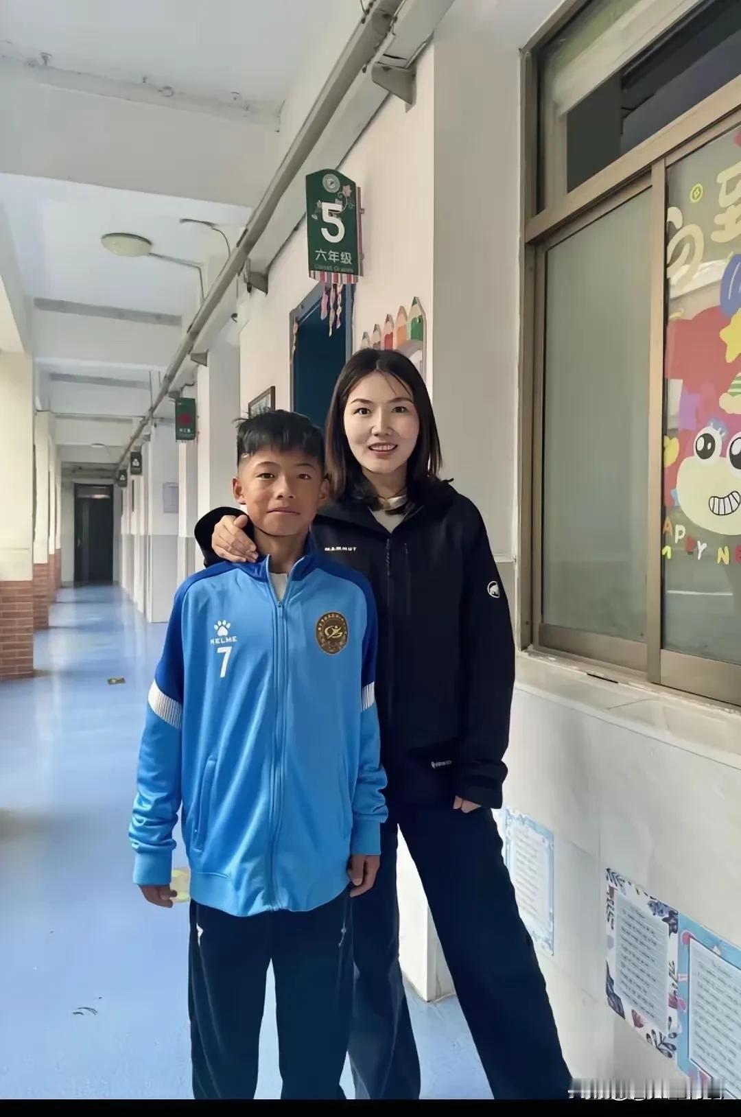 孟新艺回国了。等待他的不是欢迎仪式，也不是球迷的欢呼声，而是他学校老师的一句话：