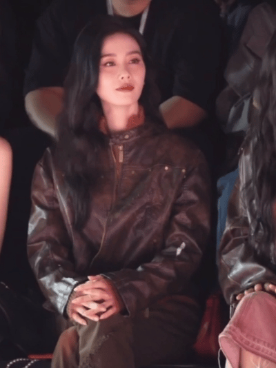 救命……她怎么这么美[泣不成声]
我小时候她长这样 现在我都23了她还长这样 我