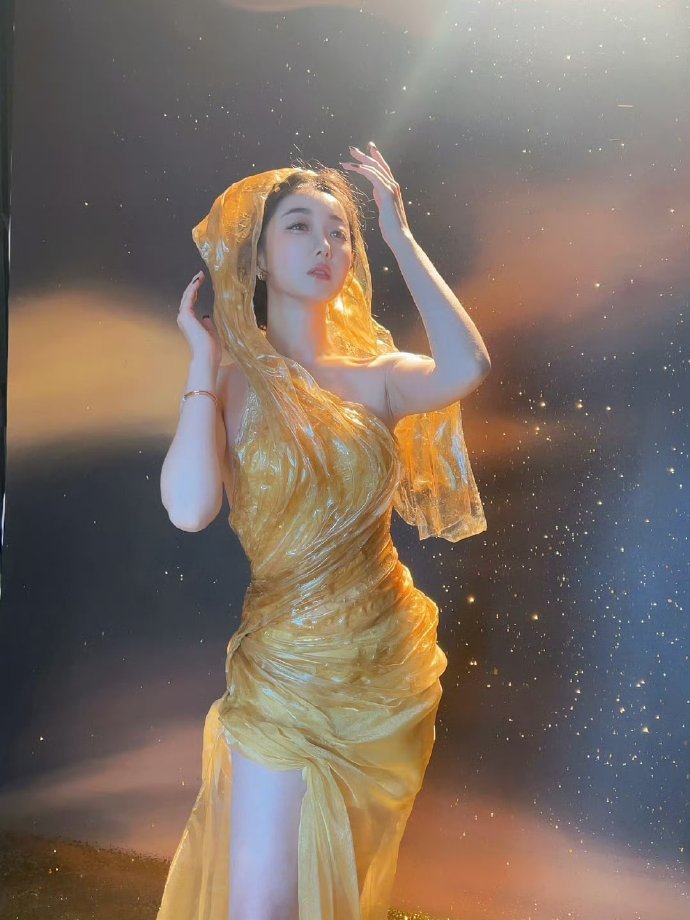 所以她是金鸡女神吗？和金鹰女神一个意思？