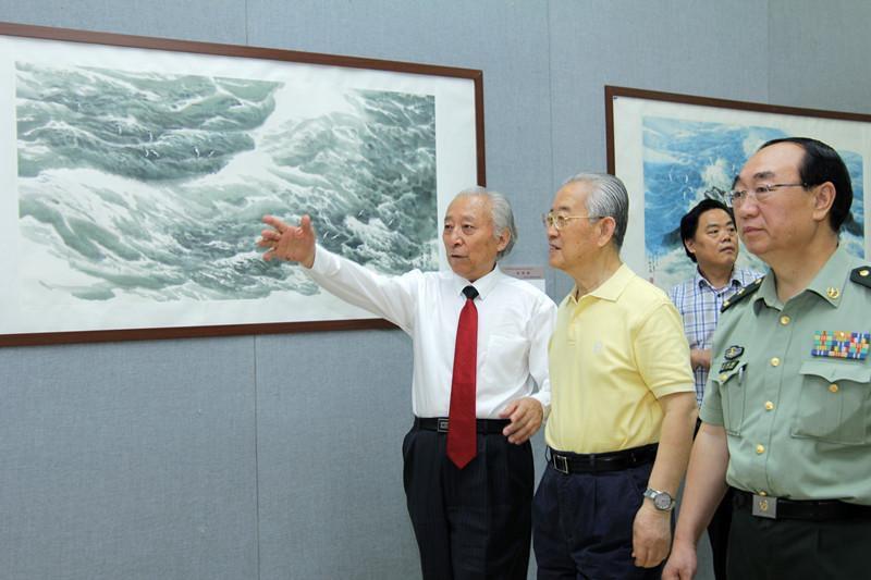 他是满族正白旗出身，也是任期历史最长的总政治部主任，1993年被授予上将军衔，今