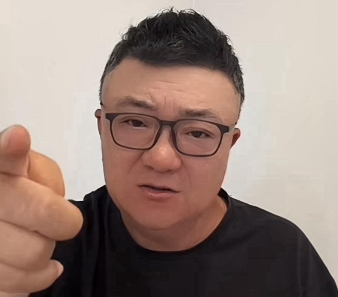 董路气笑：黑子为了黑我 把埃弗顿男球员P成女球员 身高长相也P了北京时间6月9日