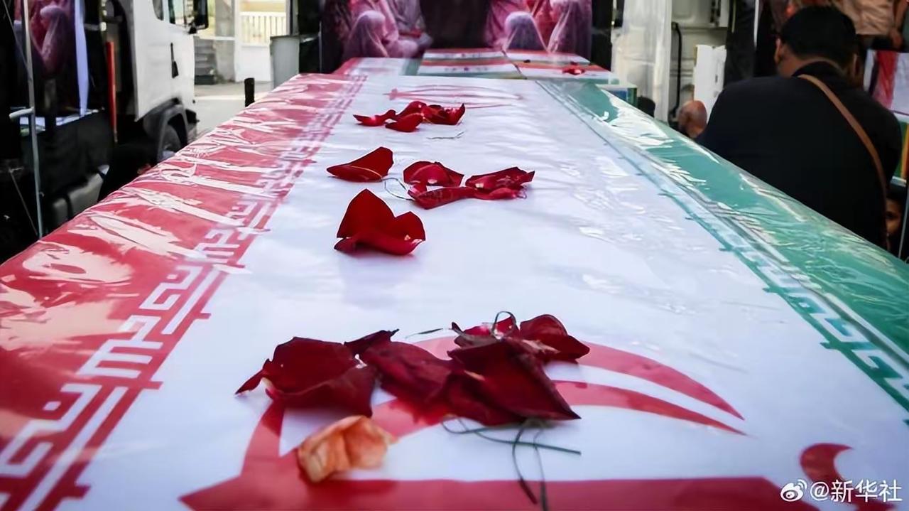 孩子们，一路走好，愿天堂无战事[祈祷]
2月28日，伊朗米纳卜市的一所小学遭到美