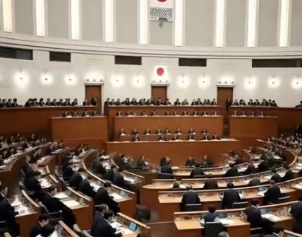 “高市早苗辞职”再次响彻整个日本，现在不仅是中国受不了她了，甚至就连日本人都忍受