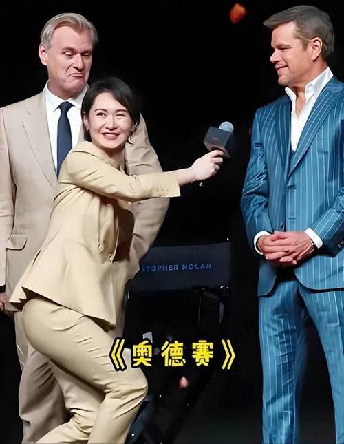 没想到2026年刚过一半，陈璇就给我们贡献了年度词语：屈膝撅腚。
更没想到都已经