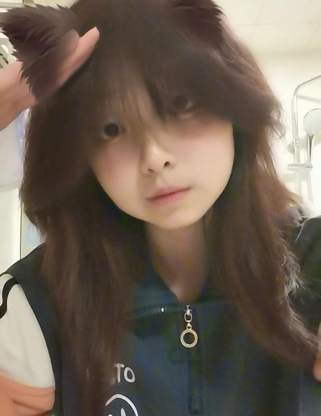 600粉啦，浅浅露脸小砍丶 高中生 温柔腼腆小女生 
600粉啦，浅浅露脸小砍丶