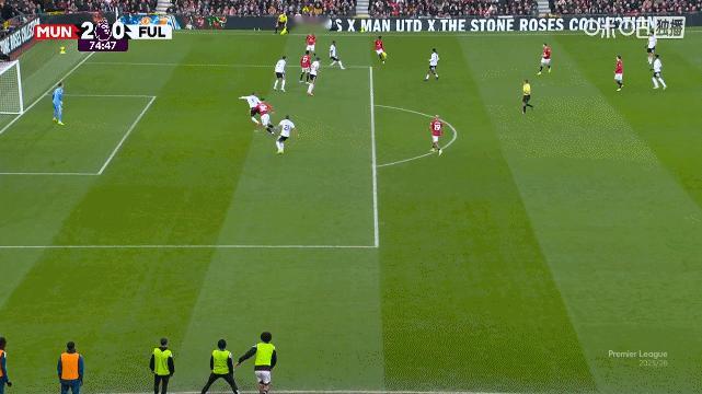 谢什科这球可惜了啊！第一下砸中立柱！第二下稍稍顶高曼联vs富勒姆 英超联赛