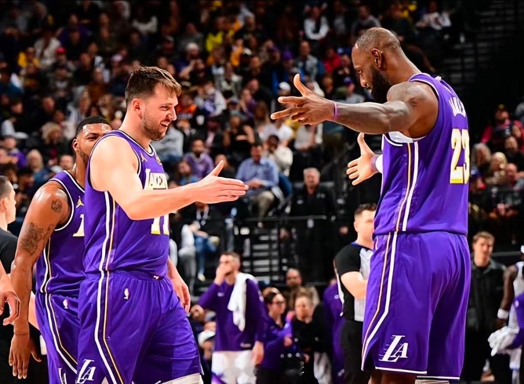 赢球了两巨星还是负正负值？湖人战胜爵士