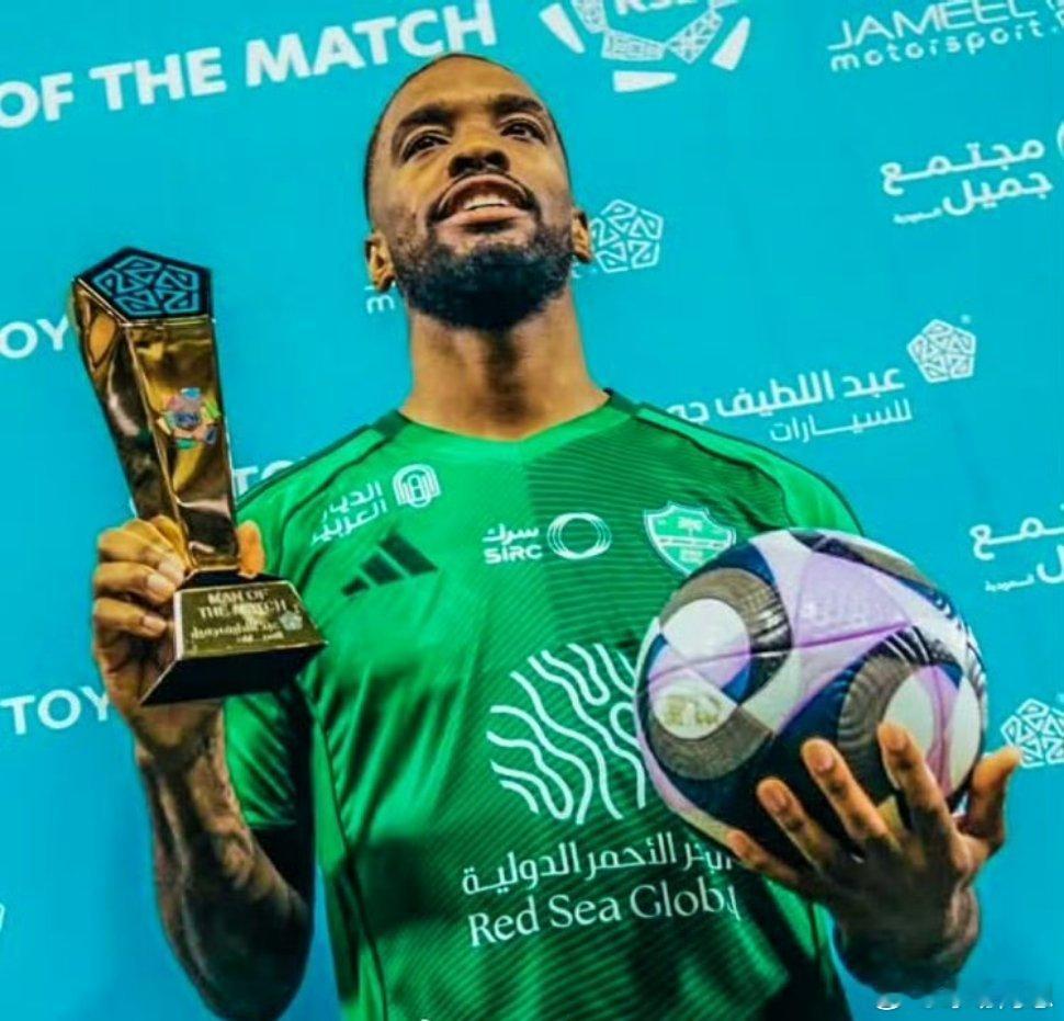 【伊万托尼：世界杯和高薪我都要】目前在沙特淘金的29岁英格兰国脚前锋伊万托尼，在