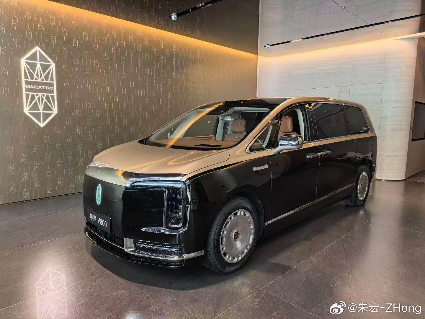 尊界V800 这几台小定收了很多埃尔法确实没有这车有吸引力都想尝鲜试一下 