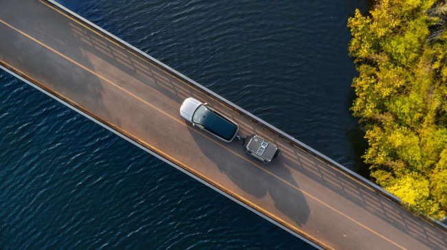 狗都能在后备厢撒欢！这不仅是幽默，更是领克900超大后备厢的真实写照。天地门开启