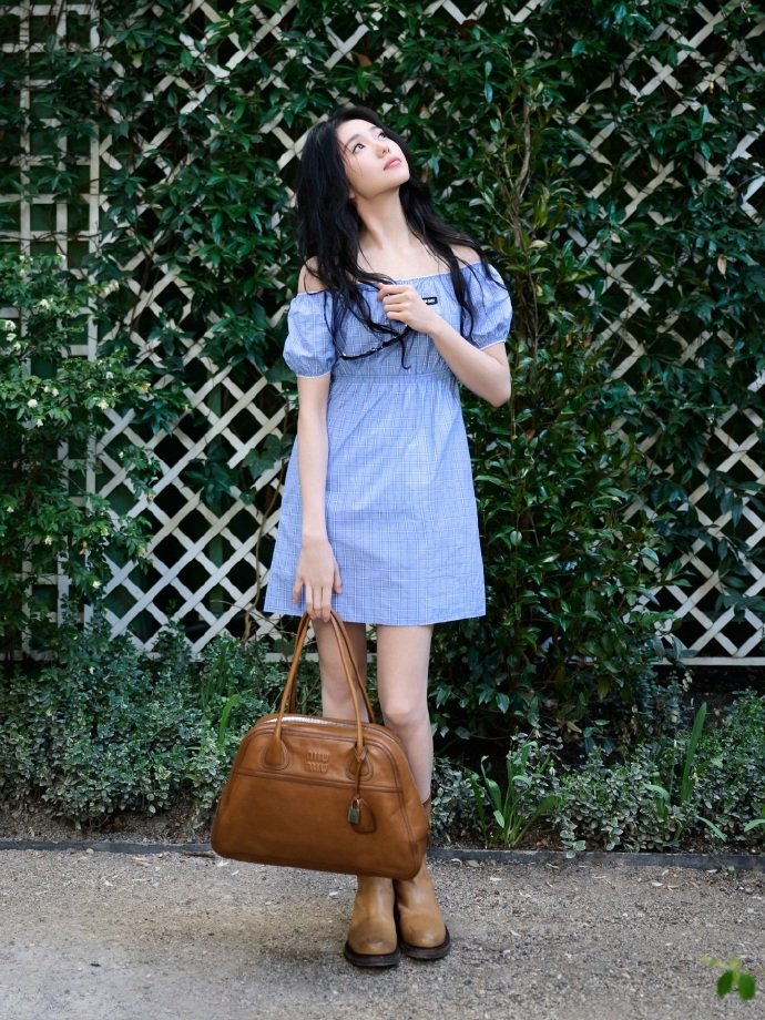 刘浩存春日氧气少女刘浩存早春氧气感好喜欢这组图，淡淡的但是纯纯的。特别有少女感谁