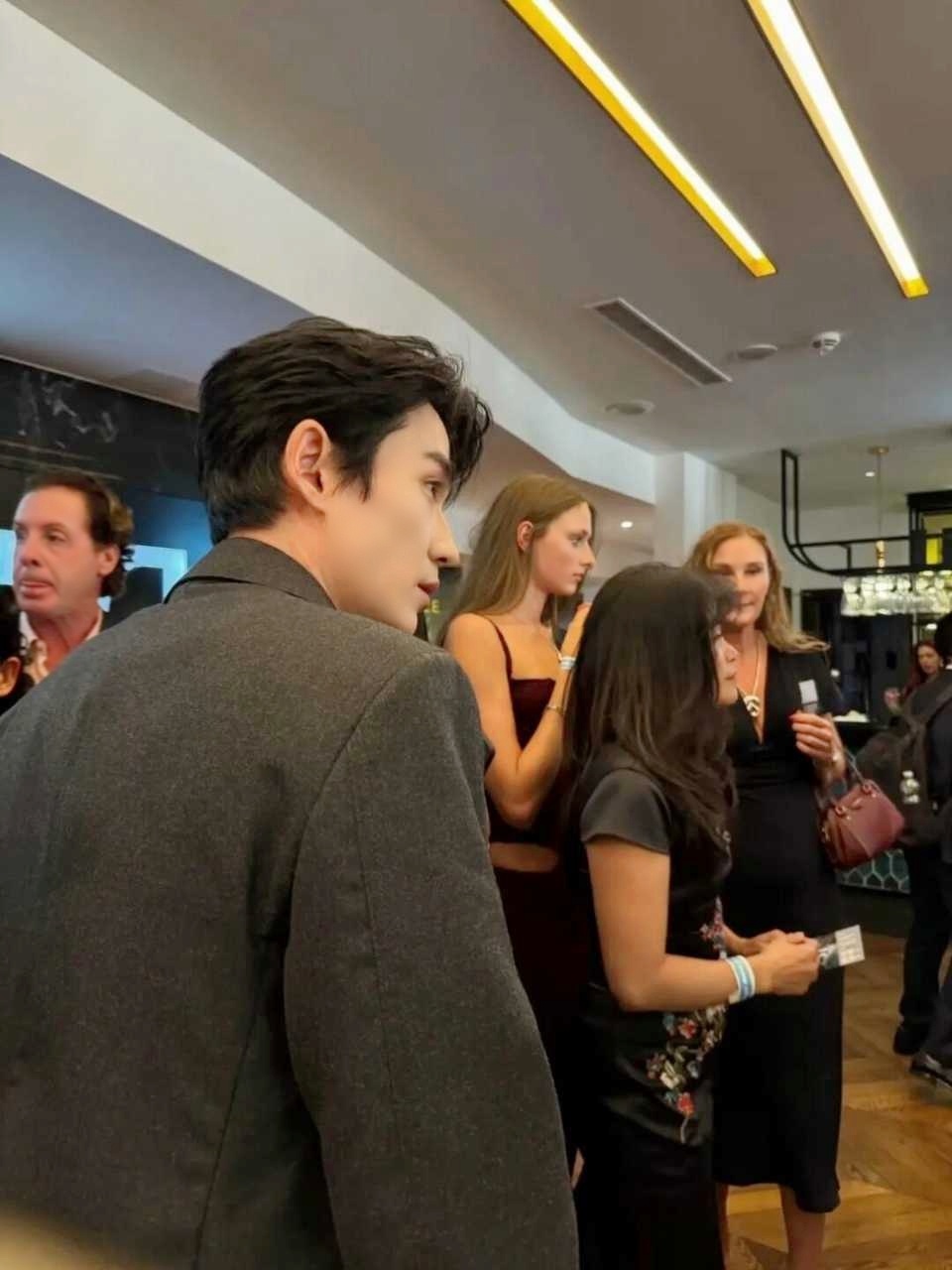 偶遇帅哥朱一龙