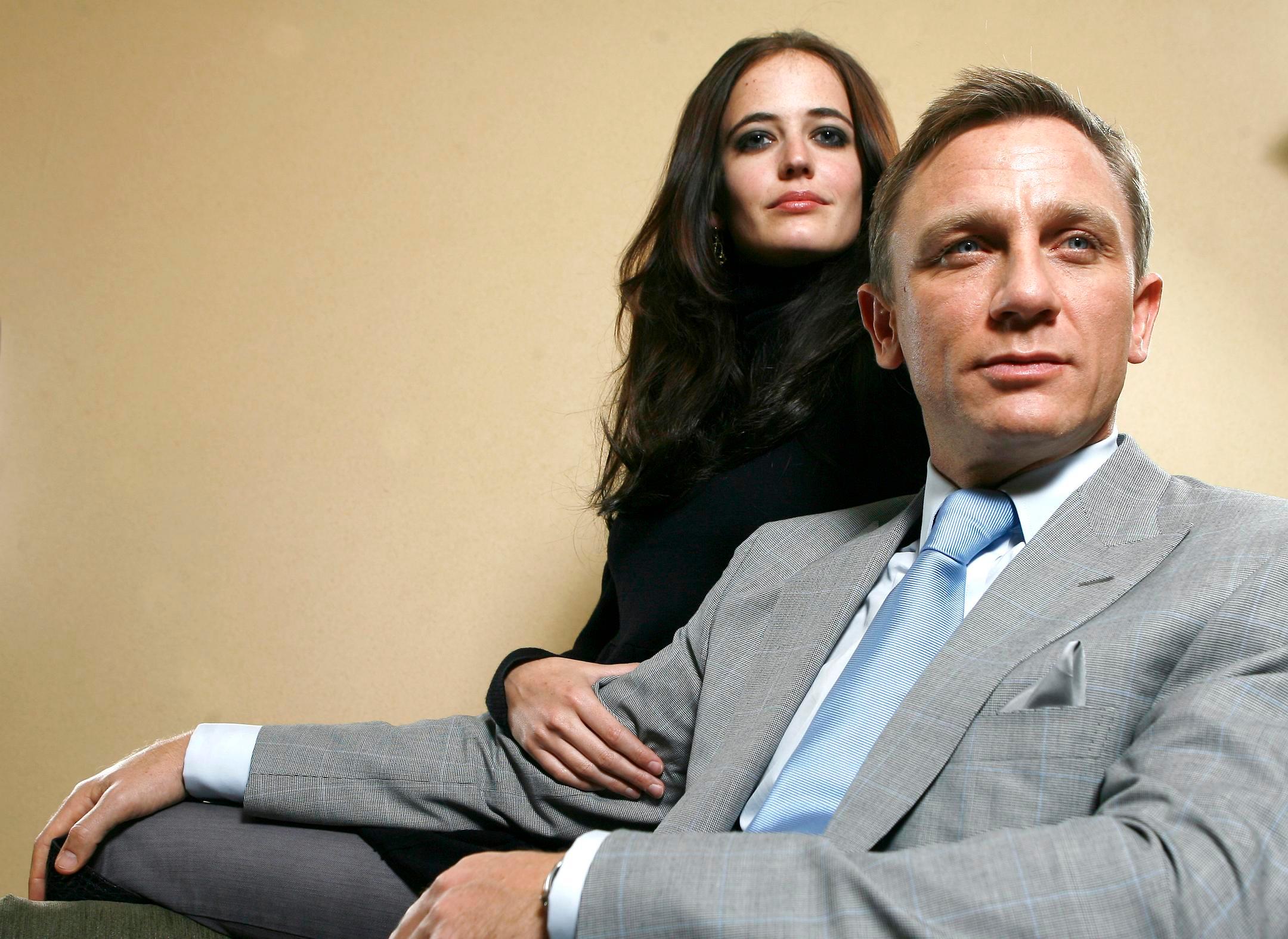 丹尼尔·克雷格在《007：大战皇家赌场》(2006）与美版《龙纹身的女孩》（20