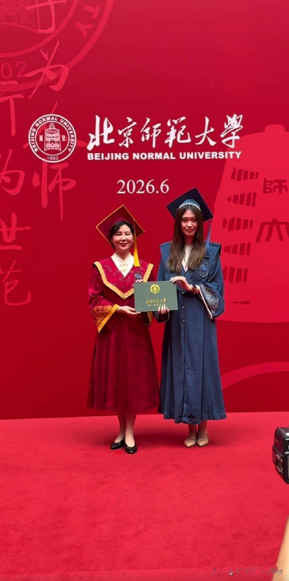 这样的人生真的太精彩了。

身为女生，北师大校长于吉红18岁被保送到吉林大学，并