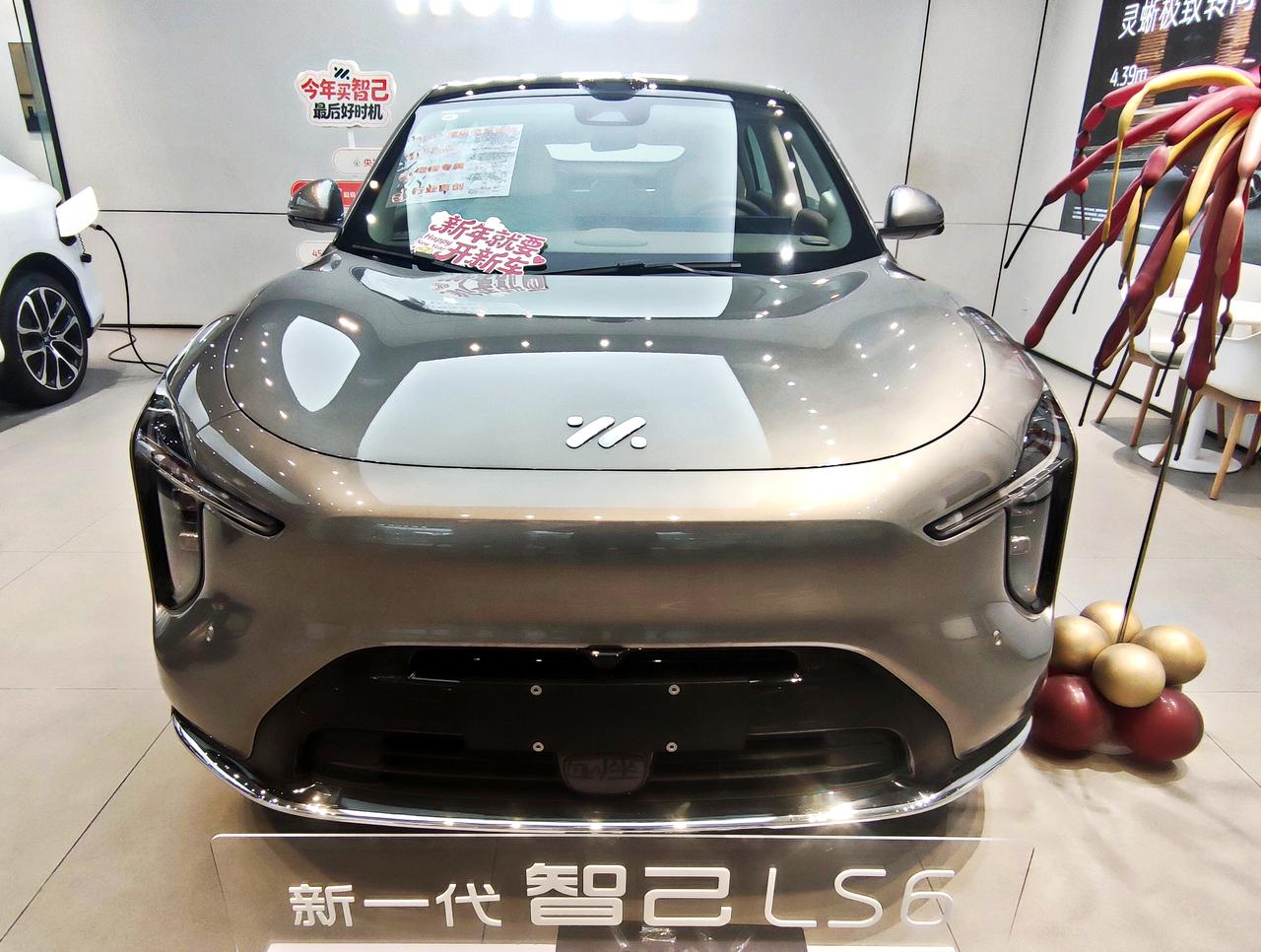 《智己LS6》增程版核心特点
   上汽集团智己汽车旗下，智己LS6增程版车型，