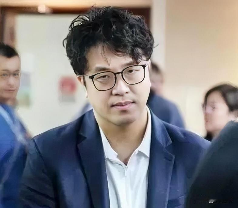 据中新网：“台独”顽固分子沈伯洋竟然说“想拜会北京”，这不是自投罗网吗？完全是政