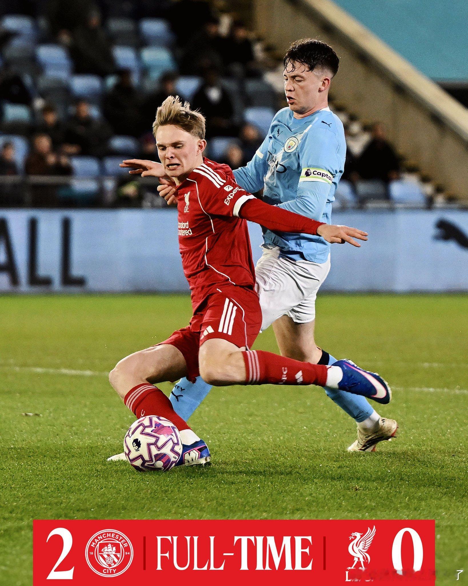 再次受伤！刚刚伤愈的丹恩斯在利物浦U21对阵曼城U21的不幸腿筋受伤离场。最终利