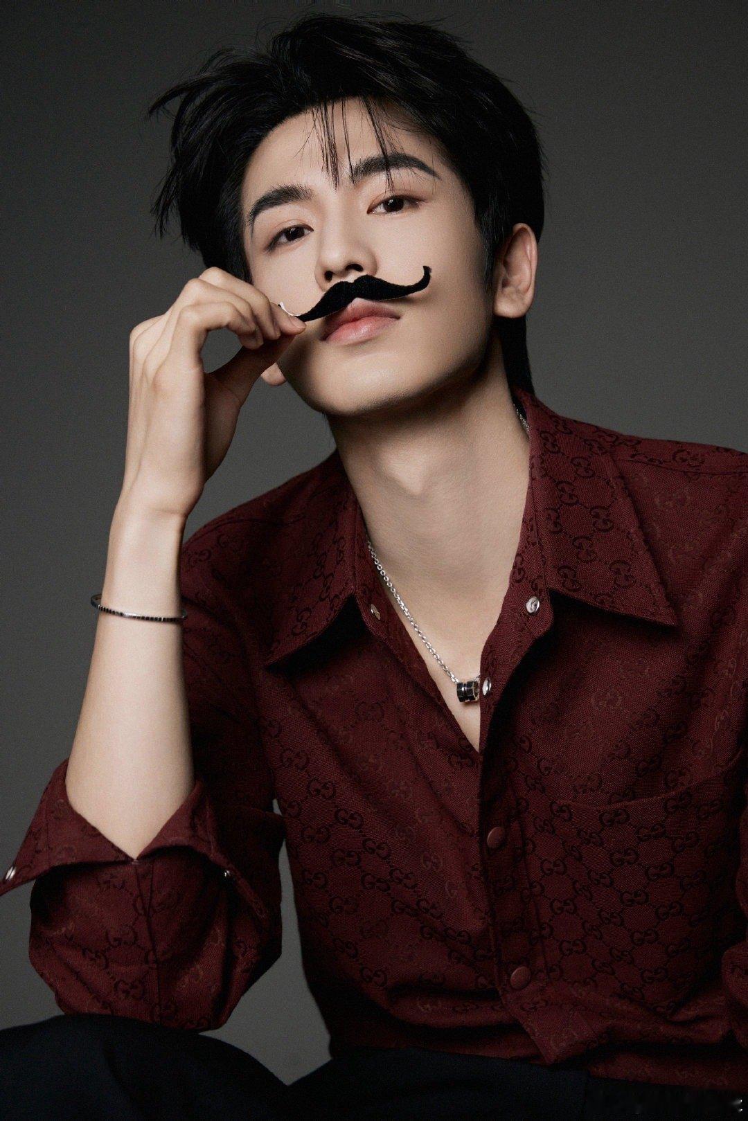 #优酷给张凌赫当月老#不愧是牛牛啊，出道四年，四个高奢，牛牛的成功背后付出了很多