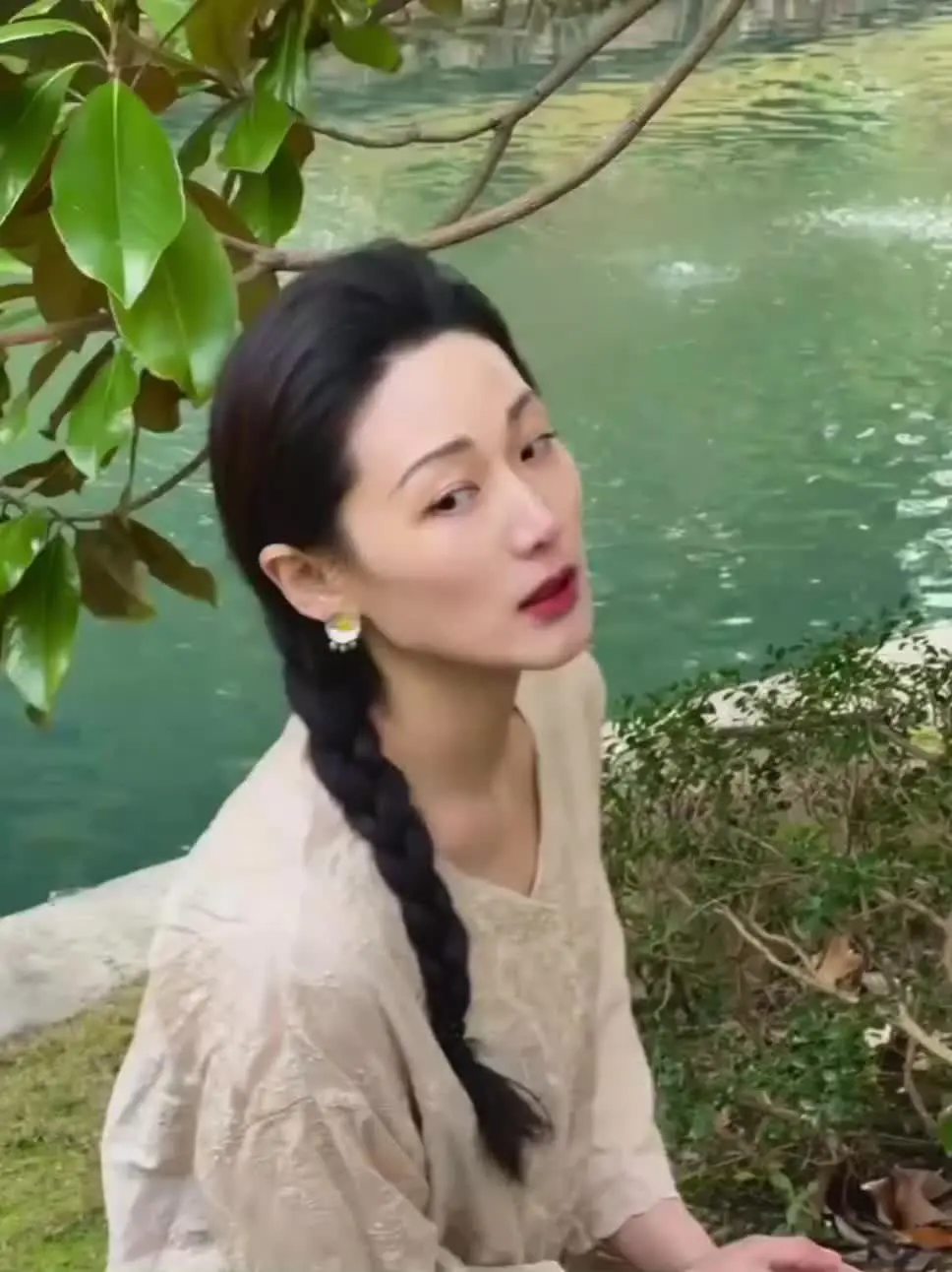 少时春风得意马蹄疾 不信人间有别离 后来才发现 原来我们已经和很多人见...