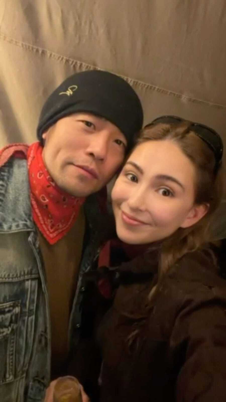 昆凌晒出与周杰伦的甜蜜合照昆凌：2026你好呀😆新的一年，大家都要幸福快樂喔?