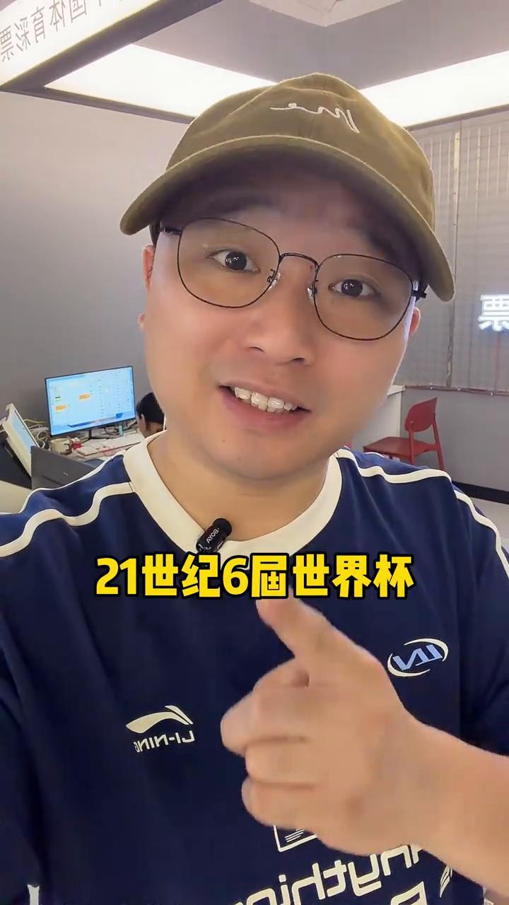 世界杯夺冠赔率新鲜出炉，今天来聊聊各队的前景。
·西班牙以4.8赔率居首，加维亚