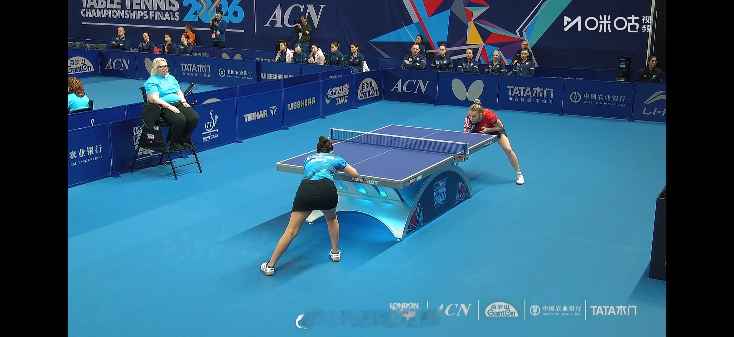 来看饮水机长什么样了如果是两队都用同一个饮水机的话倒还好一点点…到时种子排位赛再