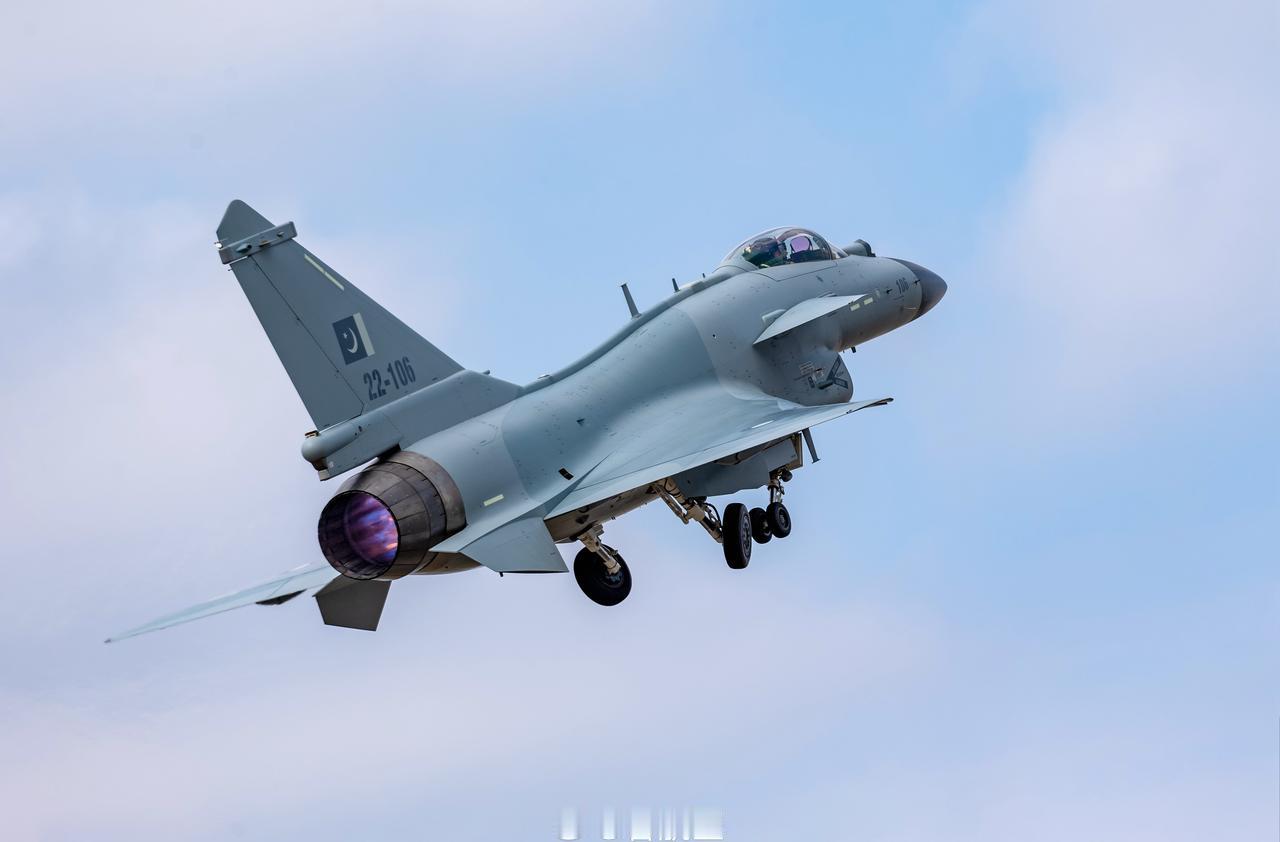 刚刚又找了几张图，大家可以做壁纸！