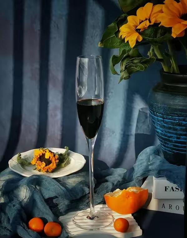 现在越来越多退休阿姨，突然就“消失”了——不跳广场舞，不发朋友圈，不聚会，家里干