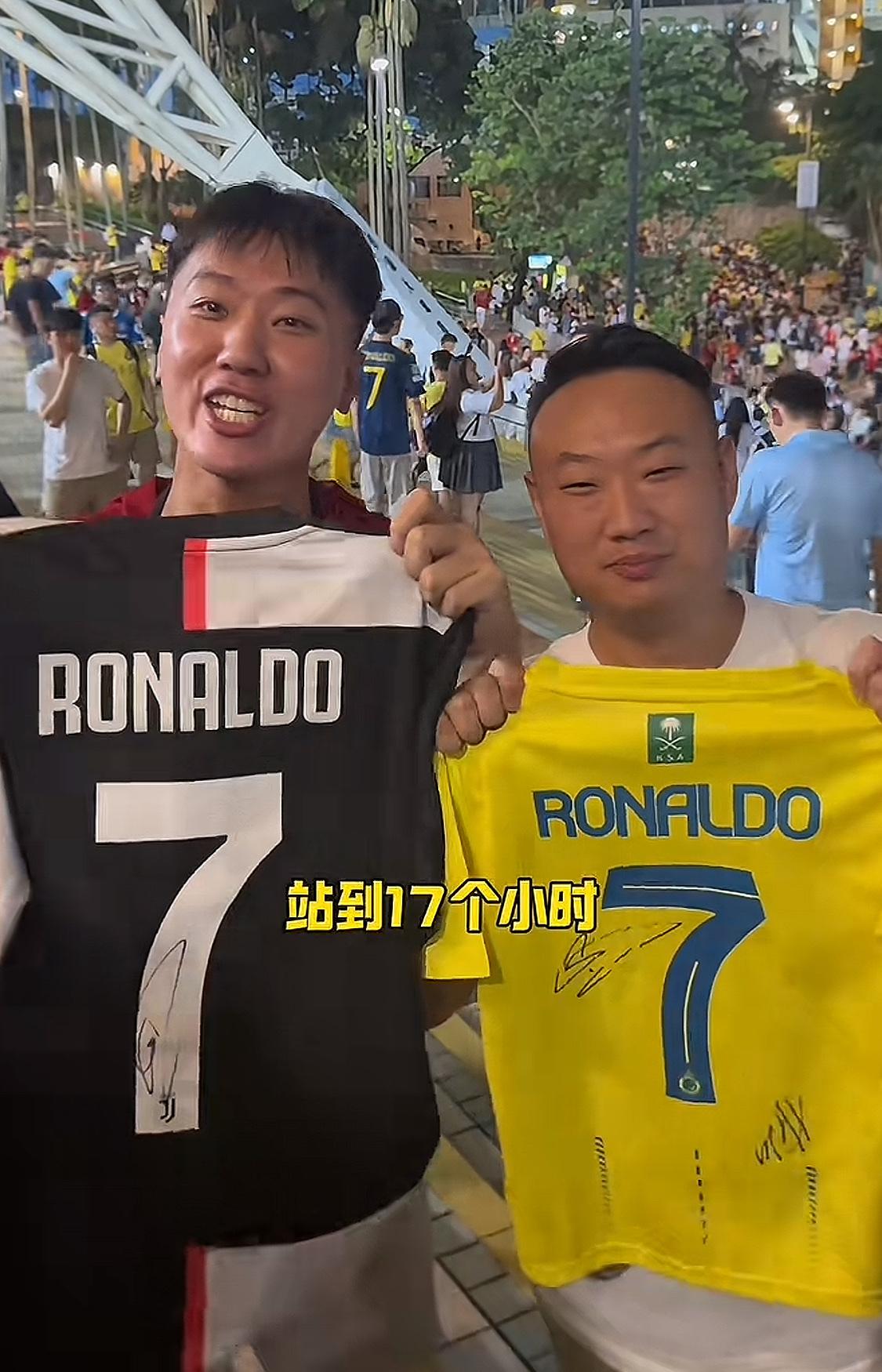本来以为男生不追星的，没想到…

很多男生还在嘲笑女生在机场等几个小时为明星接机