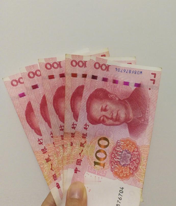 不瞒你说我是挺“好色”的，                黄金的黄、白银的白、 