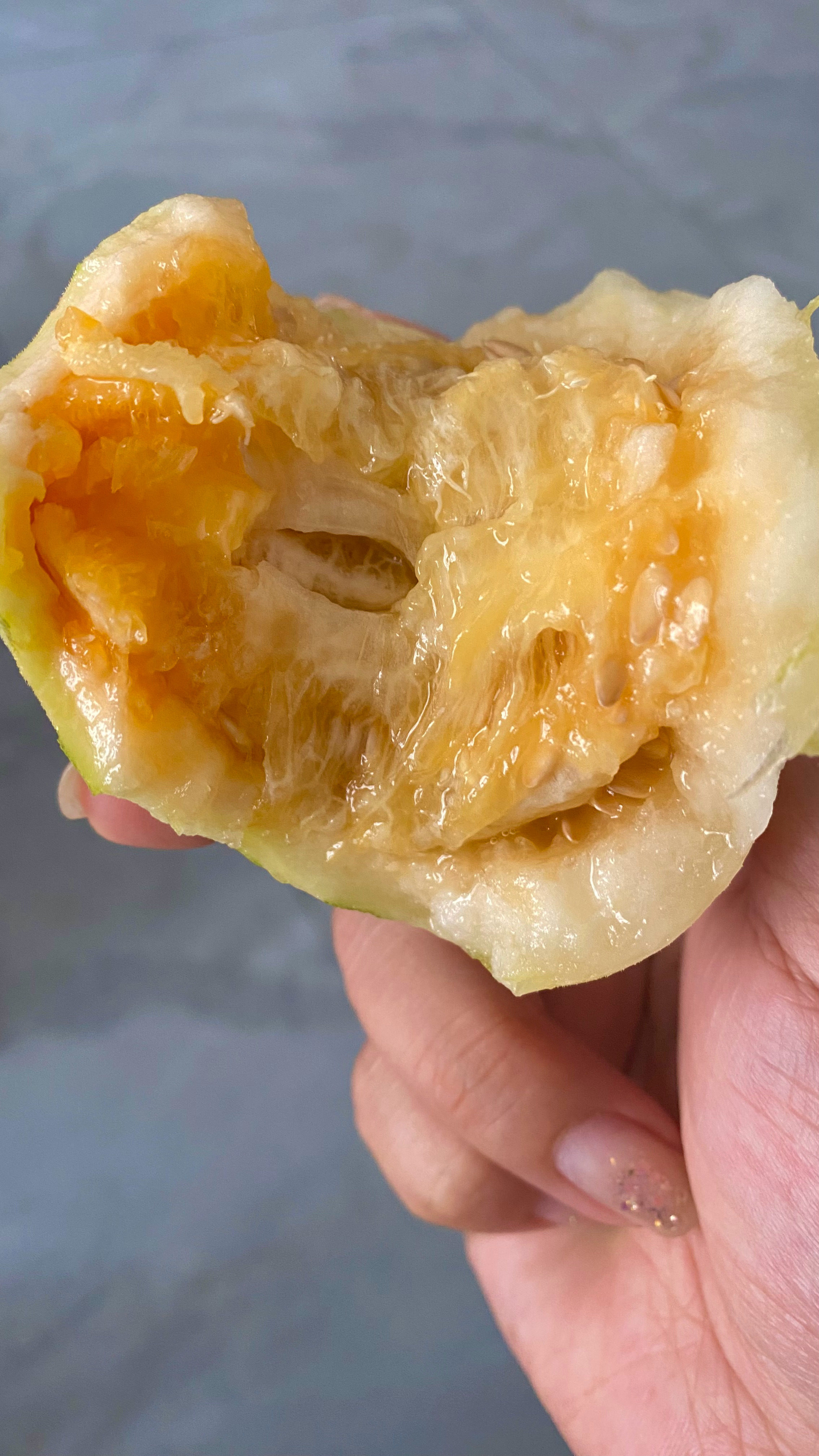 最近超级爱吃这种瓜！每天要吃三个！！！要买这种小的！我刚好一顿一个！我们这里叫香